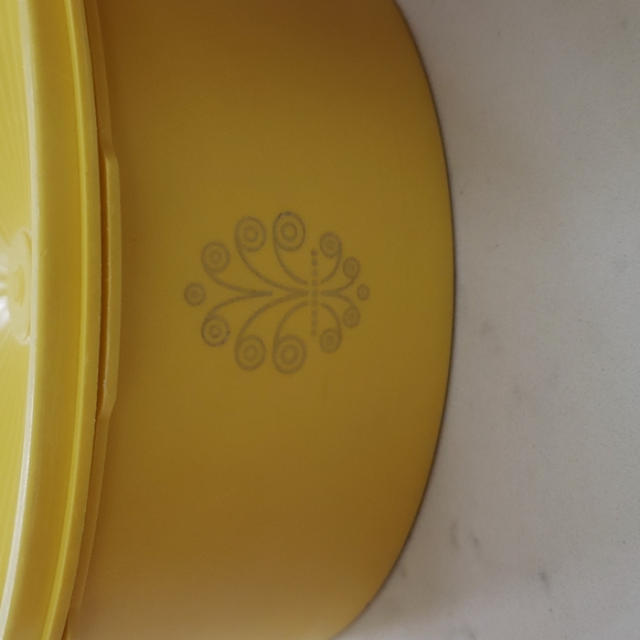 Vintage Retro TUPPERWARE Containers with Lids ๐ - Picture 8 of 9
